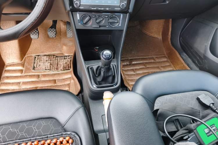 Used Volkswagen Santana 2015 1.6L Manual Comfort Edition Gear Lever