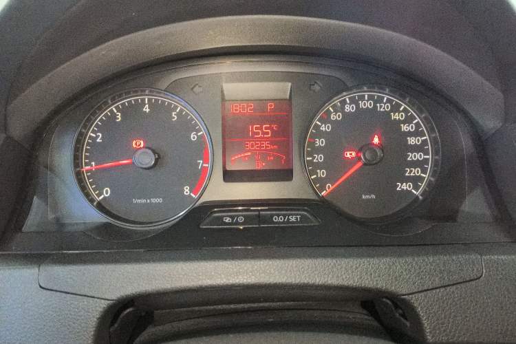 Used Volkswagen Santana 2015 1.6L Automatic Fashion Edition Instrument Cluster