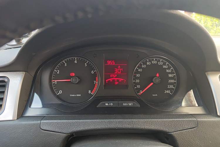 Used Volkswagen Santana 2015 1.6L Manual Fashion Edition Instrument Cluster