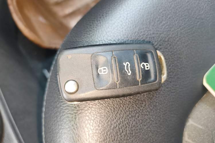 Used Volkswagen Santana 2015 1.6L Manual Comfort Edition Interior 1