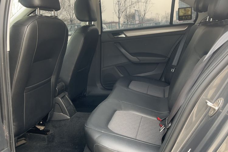 Used Volkswagen Santana 2015 1.6L Manual Comfort Edition Interior 1