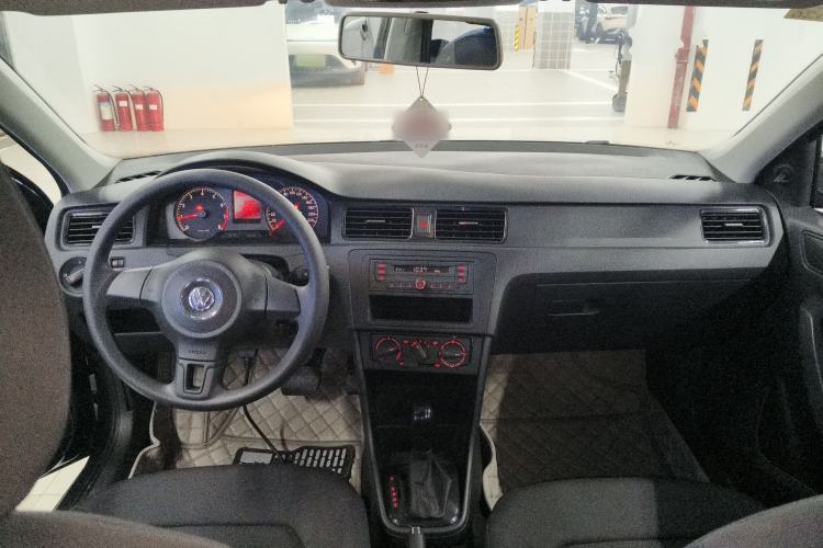 Used Volkswagen Santana 2015 1.6L Automatic Fashion Edition Interior 2