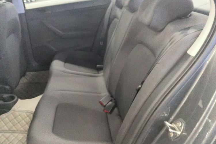 Used Volkswagen Santana 2015 1.6L Automatic Fashion Edition Interior 4