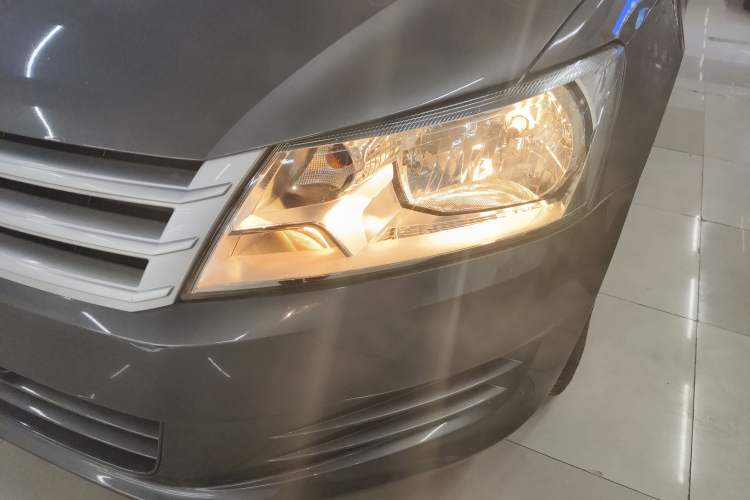 Used Volkswagen Santana 2015 1.6L Automatic Fashion Edition Left Front Headlight