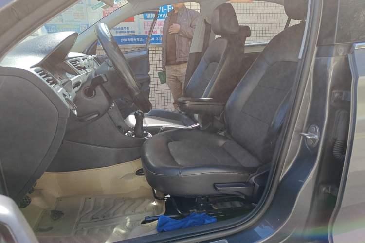 Used Volkswagen Santana 2015 1.4L Manual Comfort Edition Left Front Seat