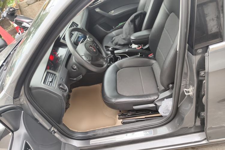 Used Volkswagen Santana 2015 1.6L Manual Comfort Edition Left Front Seat