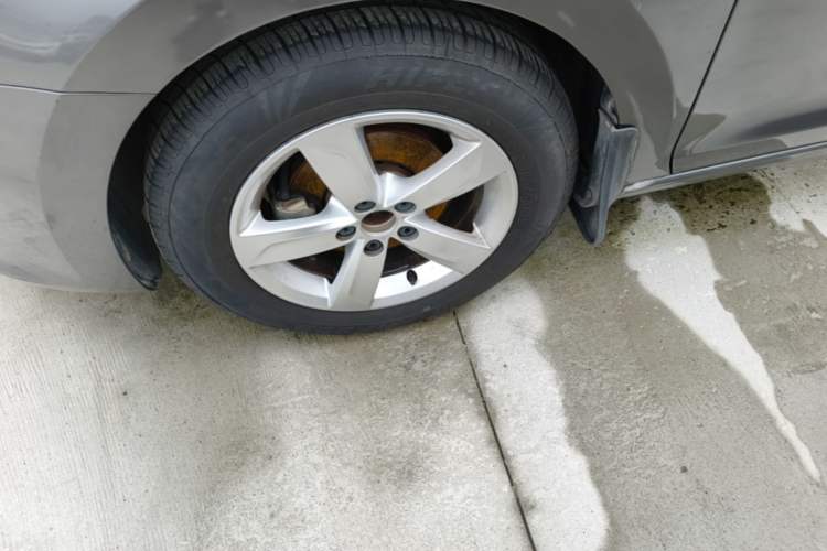 Used Volkswagen Santana 2015 1.6L Manual Comfort Edition Left Front Wheel Hub