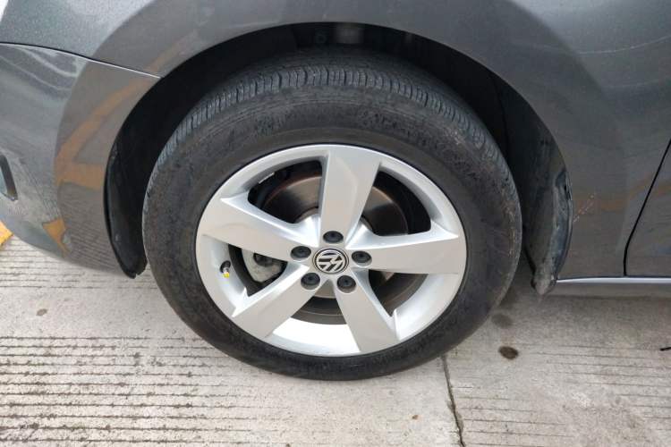 Used Volkswagen Santana 2015 1.6L Manual Comfort Edition Left Front Wheel Hub