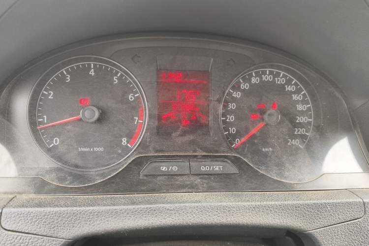 Used Volkswagen Santana 2015 1.6L Manual Fashion Edition Odometer Close Up