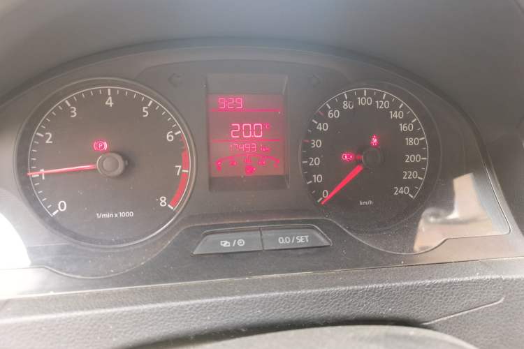 Used Volkswagen Santana 2015 1.6L Manual Fashion Edition Odometer Close Up