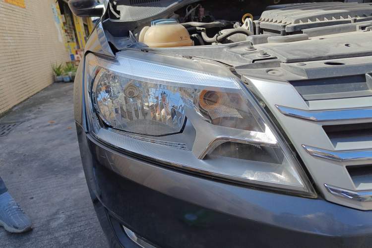 Used Volkswagen Santana 2015 1.4L Manual Comfort Edition Right Front Headlight