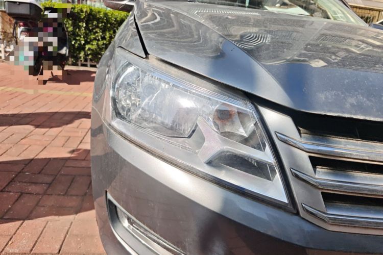 Used Volkswagen Santana 2015 1.6L Automatic Comfort Edition Right Front Headlight