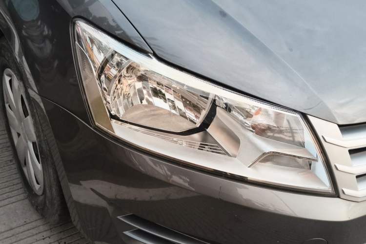 Used Volkswagen Santana 2015 1.6L Manual Fashion Edition Right Front Headlight