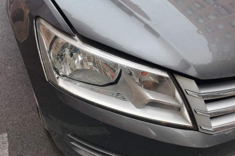 Used Volkswagen Santana 2015 1.6L Manual Fashion Edition Right Front Headlight