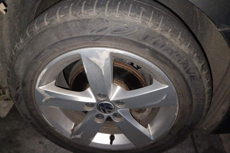 Used Volkswagen Santana 2015 1.6L Automatic Comfort Edition Right Front Wheel Hub