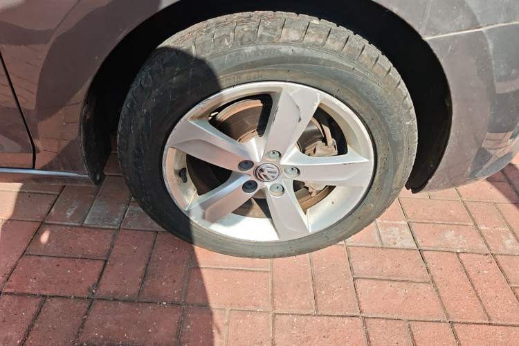 Used Volkswagen Santana 2015 1.6L Automatic Comfort Edition Right Front Wheel Hub