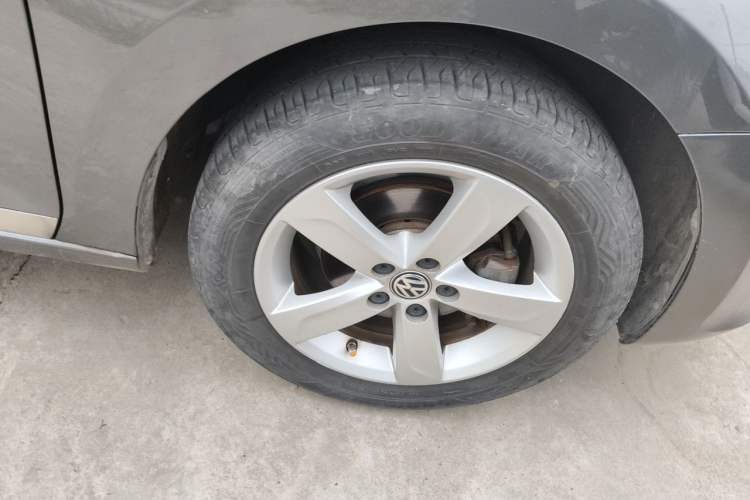 Used Volkswagen Santana 2015 1.6L Manual Comfort Edition Right Front Wheel Hub