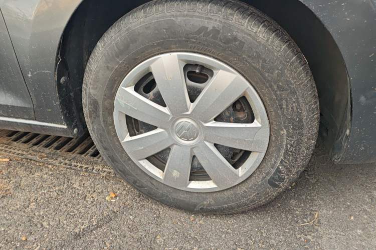 Used Volkswagen Santana 2015 1.6L Manual Fashion Edition Right Front Wheel Hub
