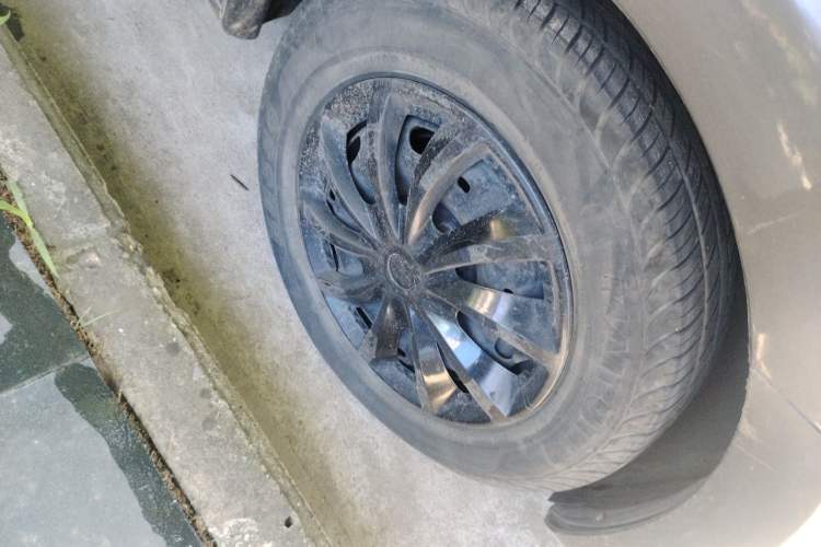 Used Volkswagen Santana 2015 1.6L Manual Fashion Edition Right Front Wheel Hub