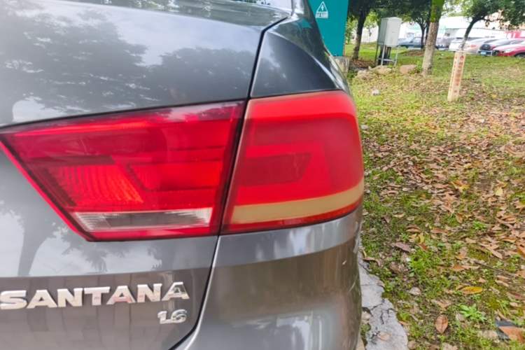 Used Volkswagen Santana 2015 1.6L Manual Comfort Edition Right Rear Taillight