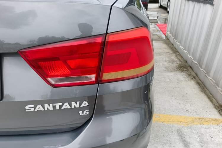 Used Volkswagen Santana 2015 1.6L Manual Comfort Edition Right Rear Taillight