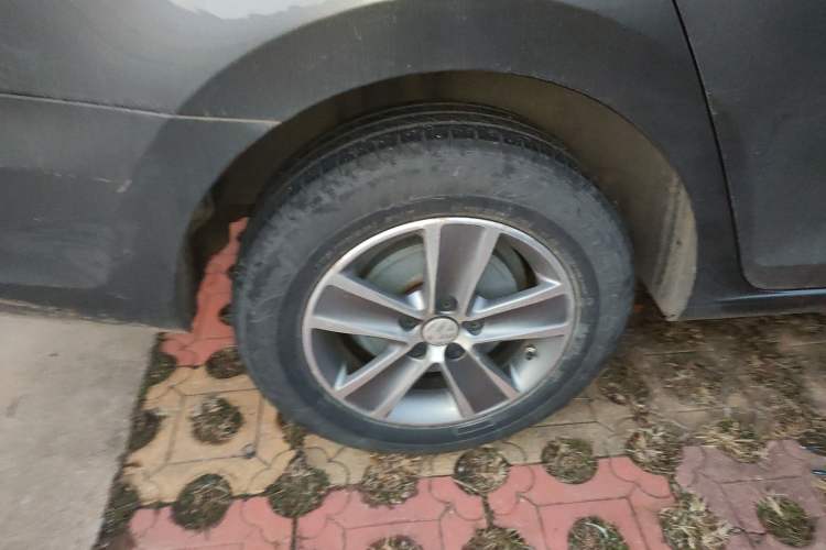 Used Volkswagen Santana 2015 1.6L Automatic Fashion Edition Right Rear Wheel Hub