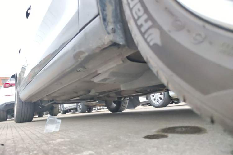 Used Volkswagen Santana 2015 1.6L Manual Comfort Edition Right Side Sill