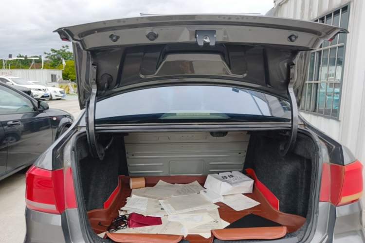 Used Volkswagen Santana 2015 1.6L Manual Comfort Edition Trunk