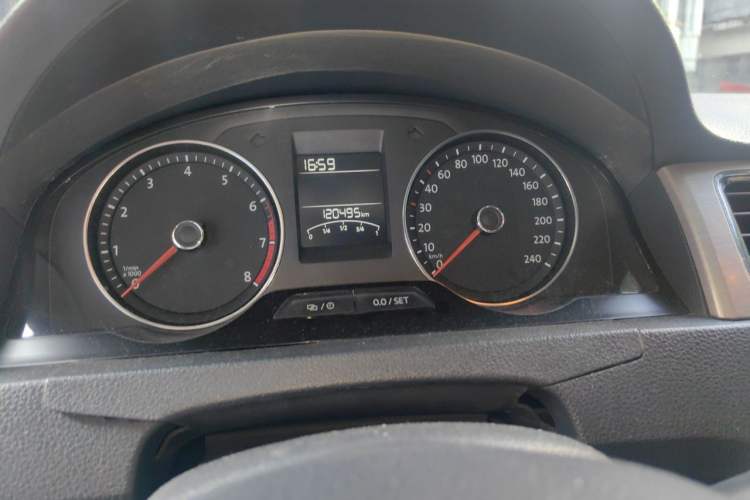 Used Volkswagen Santana 2015 Haval H6 1.6L Automatic Comfort Model Odometer Close Up