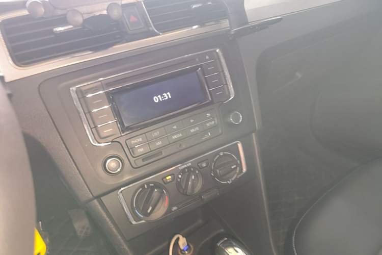 Used Volkswagen Santana 2015 Haval H6 1.6L Automatic Comfort Model Audio And AC Panel