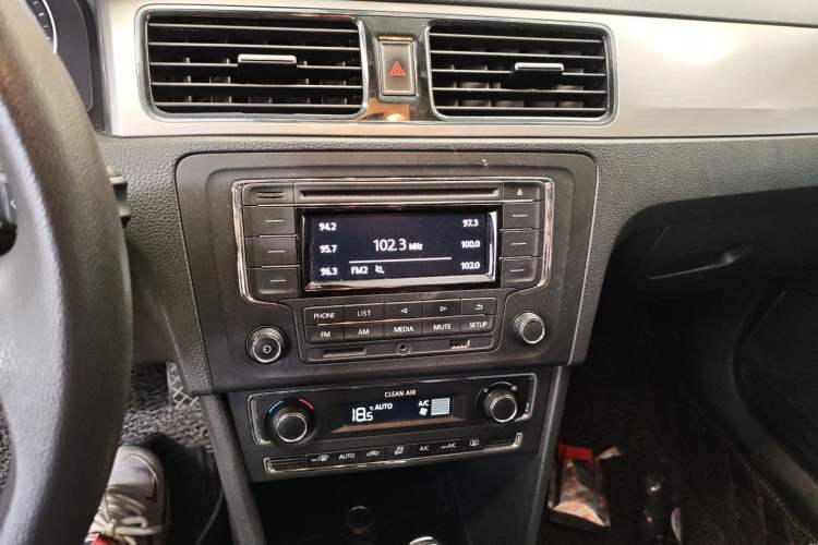 Used Volkswagen Santana 2015 HaoNa 230TSI DSG Comfort Model Audio And AC Panel