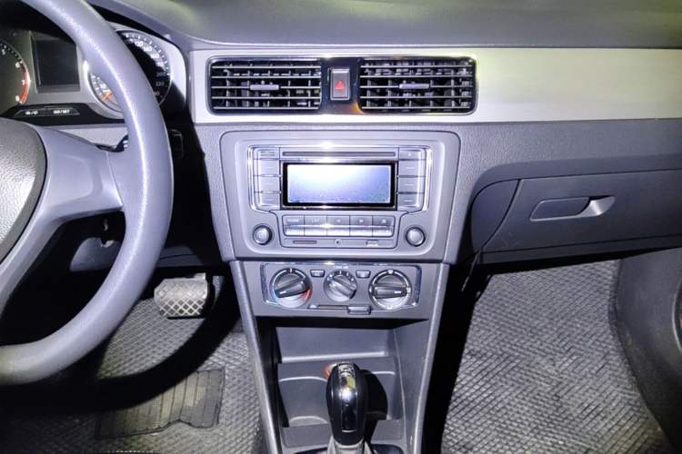 Used Volkswagen Santana 2015 Haval H6 1.6L Automatic Comfort Model Audio And AC Panel