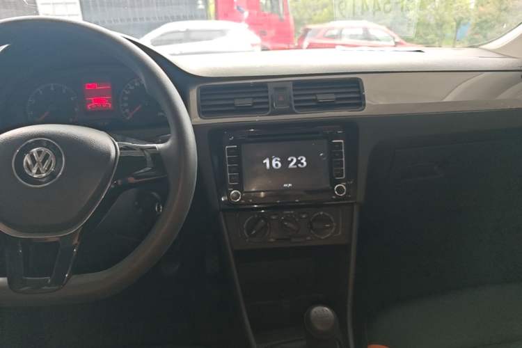 Used Volkswagen Santana 2015 HaoNa 1.6L Manual Fashion Edition Audio And AC Panel