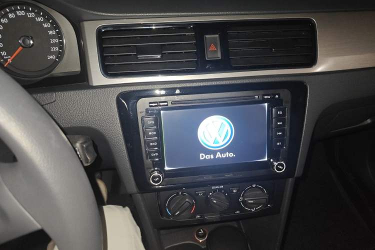 Used Volkswagen Santana 2015 Haval H6 1.6L Automatic Comfort Model Audio And AC Panel