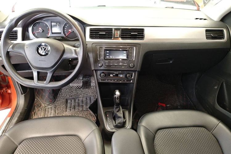 Used Volkswagen Santana 2015 HaoNa 230TSI DSG Comfort Model Center Console