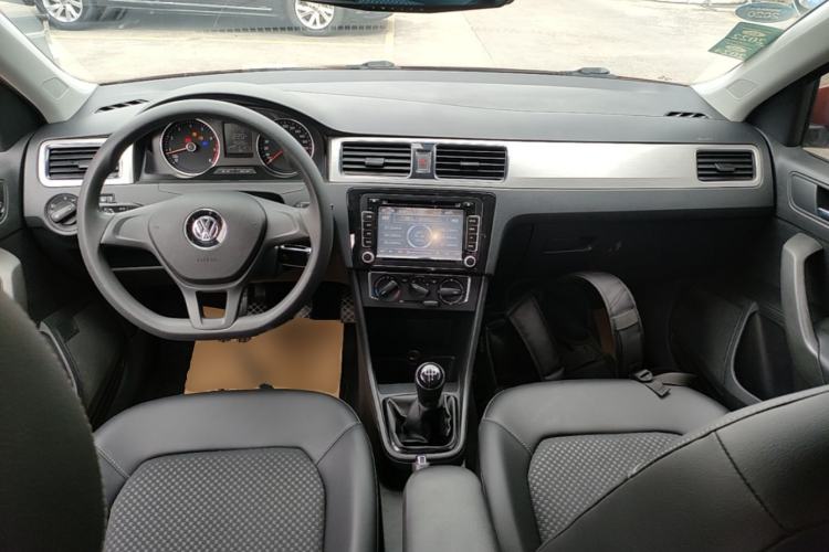 Used Volkswagen Santana 2015 Haval H9 1.6L Manual Comfort Edition Center Console