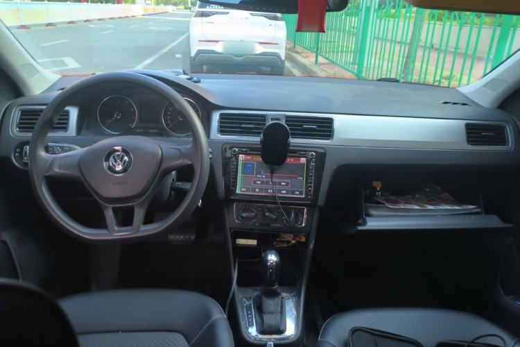 Used Volkswagen Santana 2015 Haval H6 1.6L Automatic Comfort Model Center Console