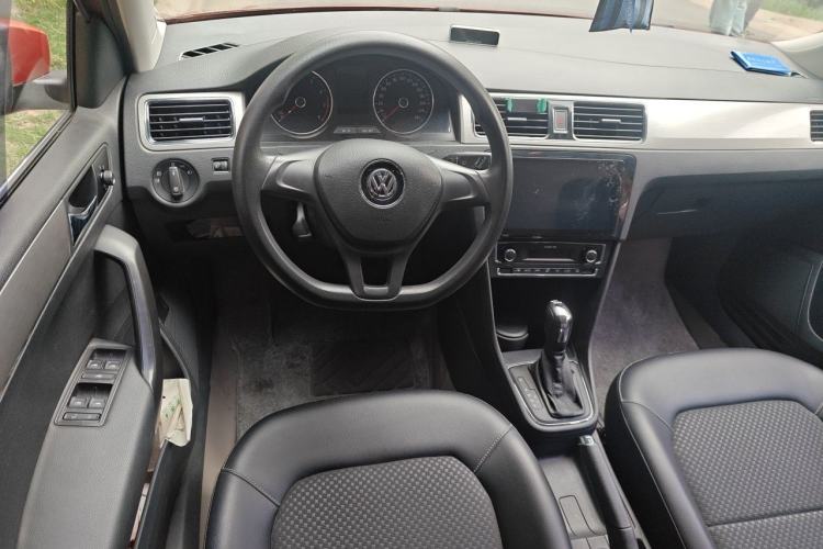 Used Volkswagen Santana 2015 HaoNa 230TSI DSG Comfort Model Center Console