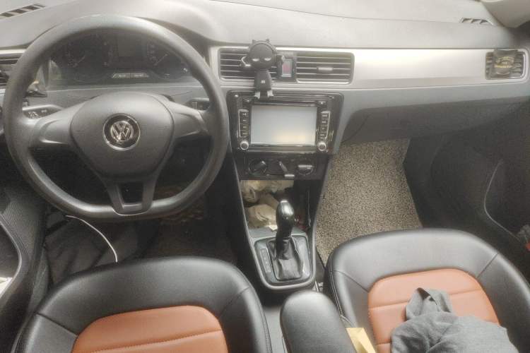 Used Volkswagen Santana 2015 Haval H6 1.6L Automatic Luxury Model Center Console