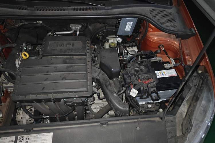Used Volkswagen Santana 2015 Haval H6 1.6L Automatic Comfort Model Engine Bay Left
