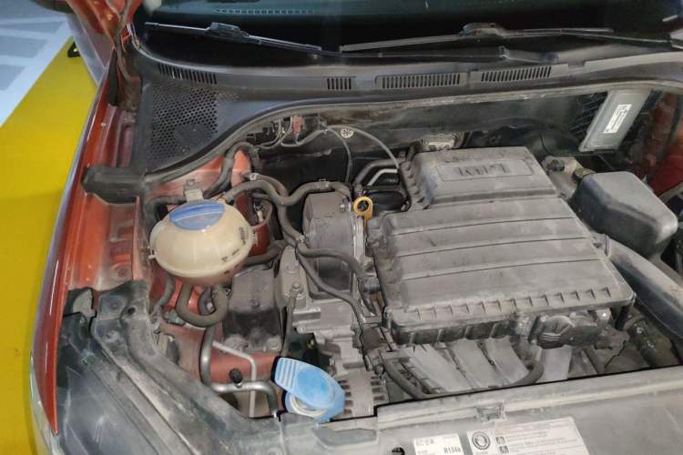 Used Volkswagen Santana 2015 Haval H6 1.6L Automatic Luxury Model Engine Bay Right