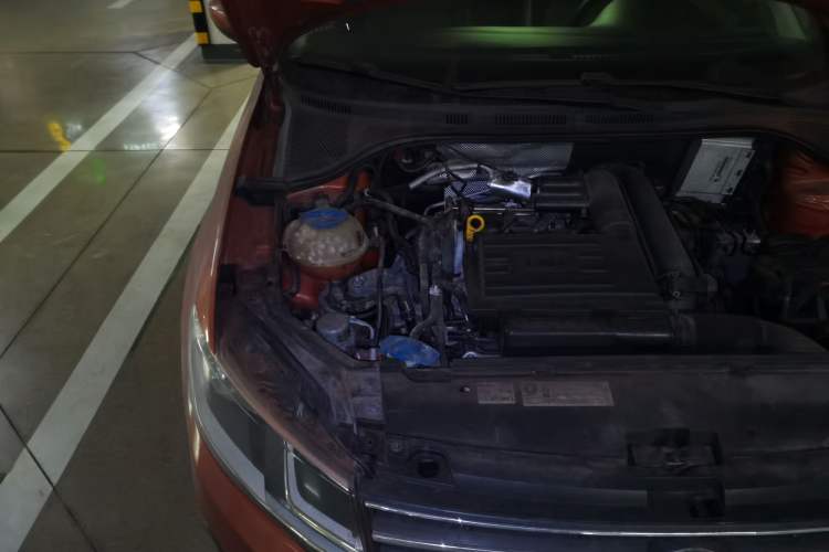 Used Volkswagen Santana 2015 HaoNa 230TSI DSG Comfort Model Engine Bay Right
