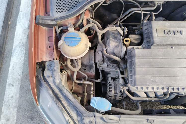 Used Volkswagen Santana 2015 Haval H6 1.6L Automatic Luxury Model Engine Bay Right