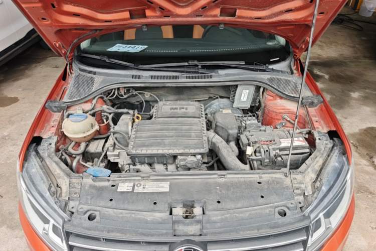 Used Volkswagen Santana 2015 HaoNa 1.6L Manual Fashion Edition Engine Bay