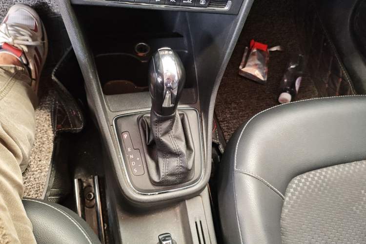 Used Volkswagen Santana 2015 HaoNa 230TSI DSG Comfort Model Gear Lever