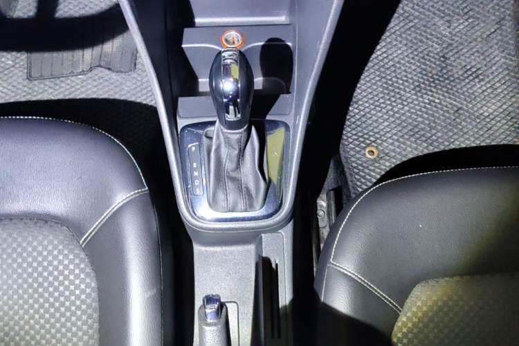 Used Volkswagen Santana 2015 Haval H6 1.6L Automatic Comfort Model Gear Lever