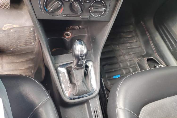 Used Volkswagen Santana 2015 Haval H6 1.6L Automatic Comfort Model Gear Lever