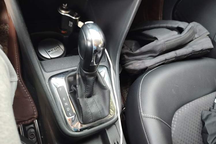 Used Volkswagen Santana 2015 Haval H6 1.6L Automatic Comfort Model Gear Lever