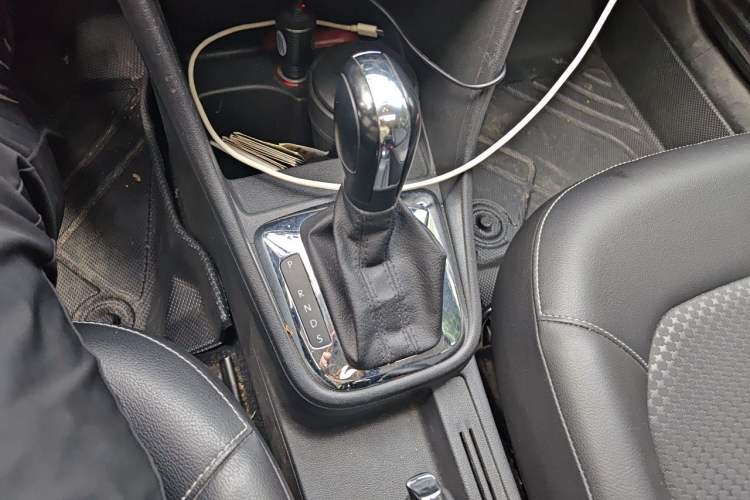 Used Volkswagen Santana 2015 Haval H6 1.6L Automatic Comfort Model Gear Lever