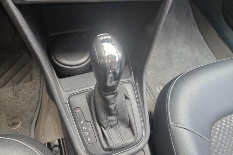 Used Volkswagen Santana 2015 HaoNa 230TSI DSG Comfort Model Gear Lever